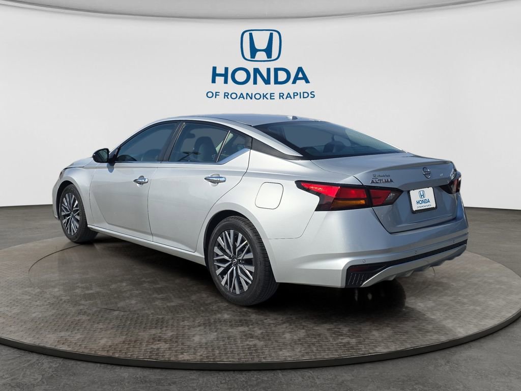 Used 2024 Nissan Altima 2.5 SV image 3