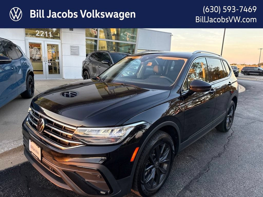 Used 2024 Volkswagen Tiguan SE w/ Panoramic Sunroof Package AWD/4WD image 1