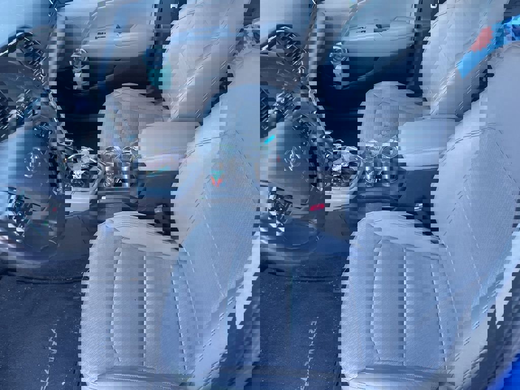 Used 2017 Hyundai Elantra Limited image 6