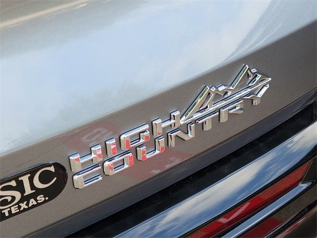Used 2026 Chevrolet Traverse High Country w/ LPO, Floor Liner Package AWD/4WD image 10