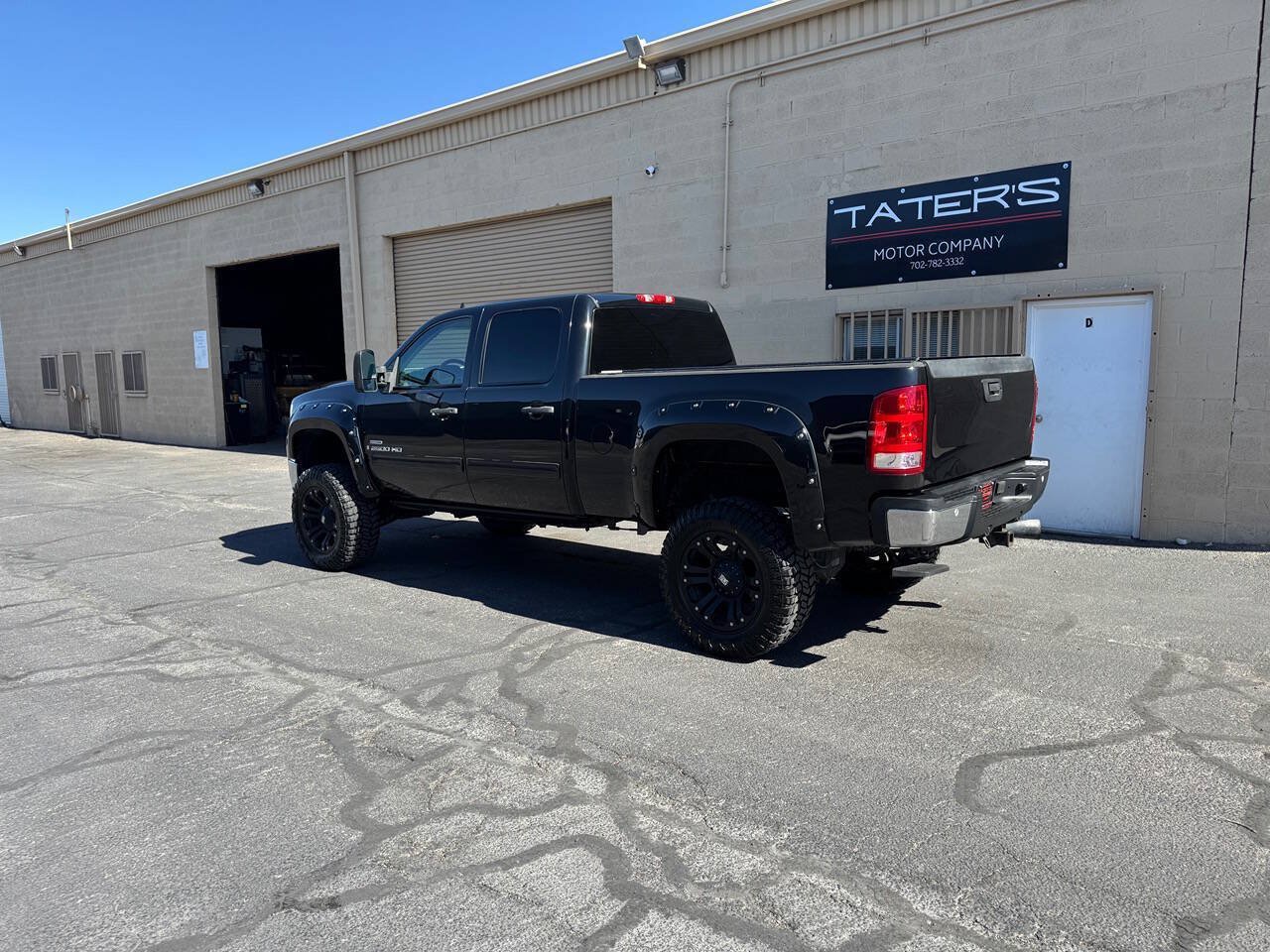 Used 2007 GMC Sierra 2500 SLE w/ Z71 Off-Road Package AWD/4WD image 6
