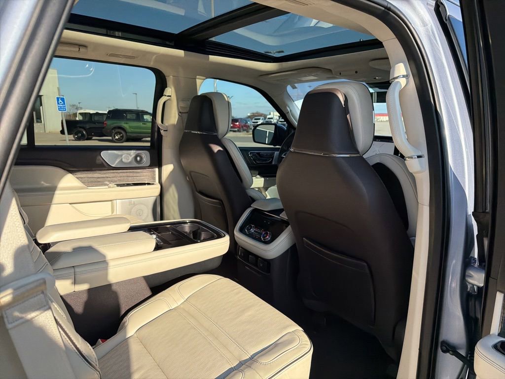 Used 2021 Lincoln Navigator Black Label image 19