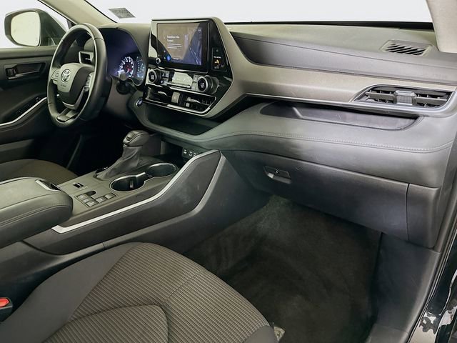 Certified 2025 Toyota Highlander LE image 27