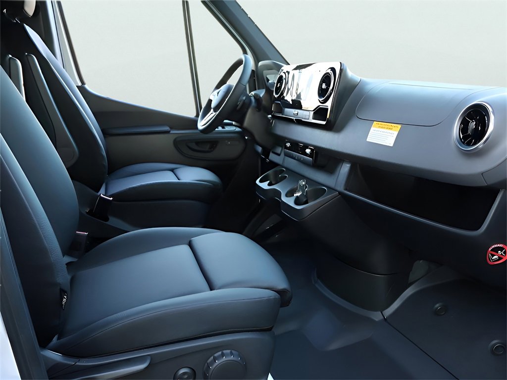 Used 2024 Mercedes-Benz Sprinter 3500 image 9