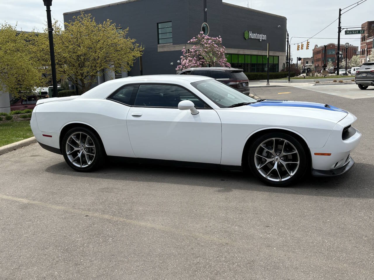 Used 2022 Dodge Challenger GT RWD image 7
