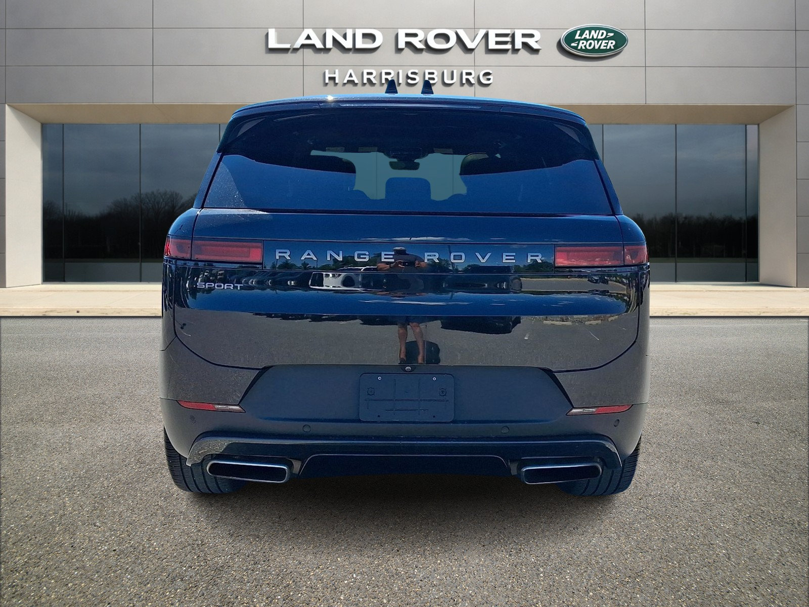 Used 2024 Land Rover Range Rover Sport SE AWD/4WD image 3