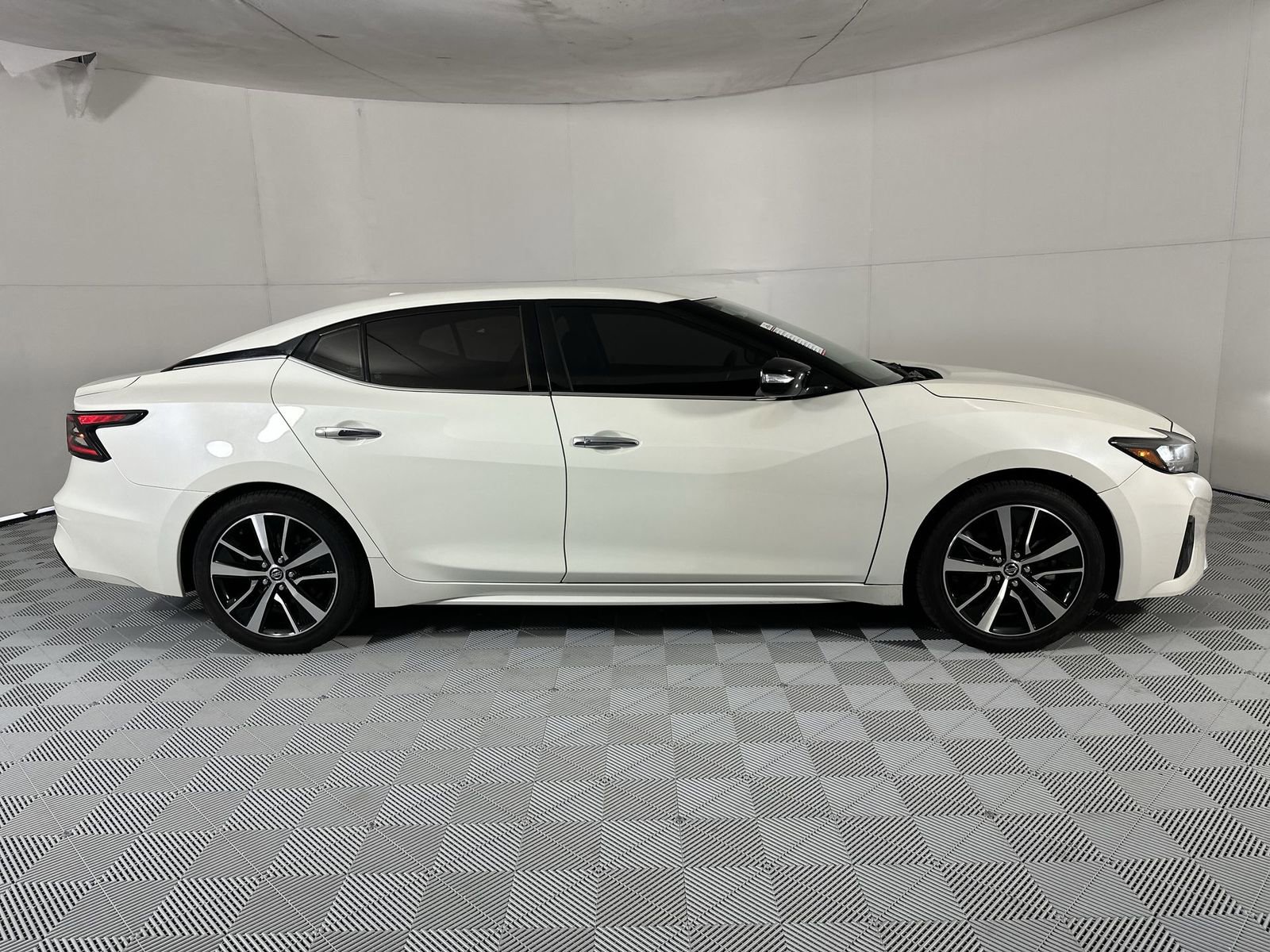 Used 2021 Nissan Maxima 3.5 SV w/ Floor Mat Group FWD image 9