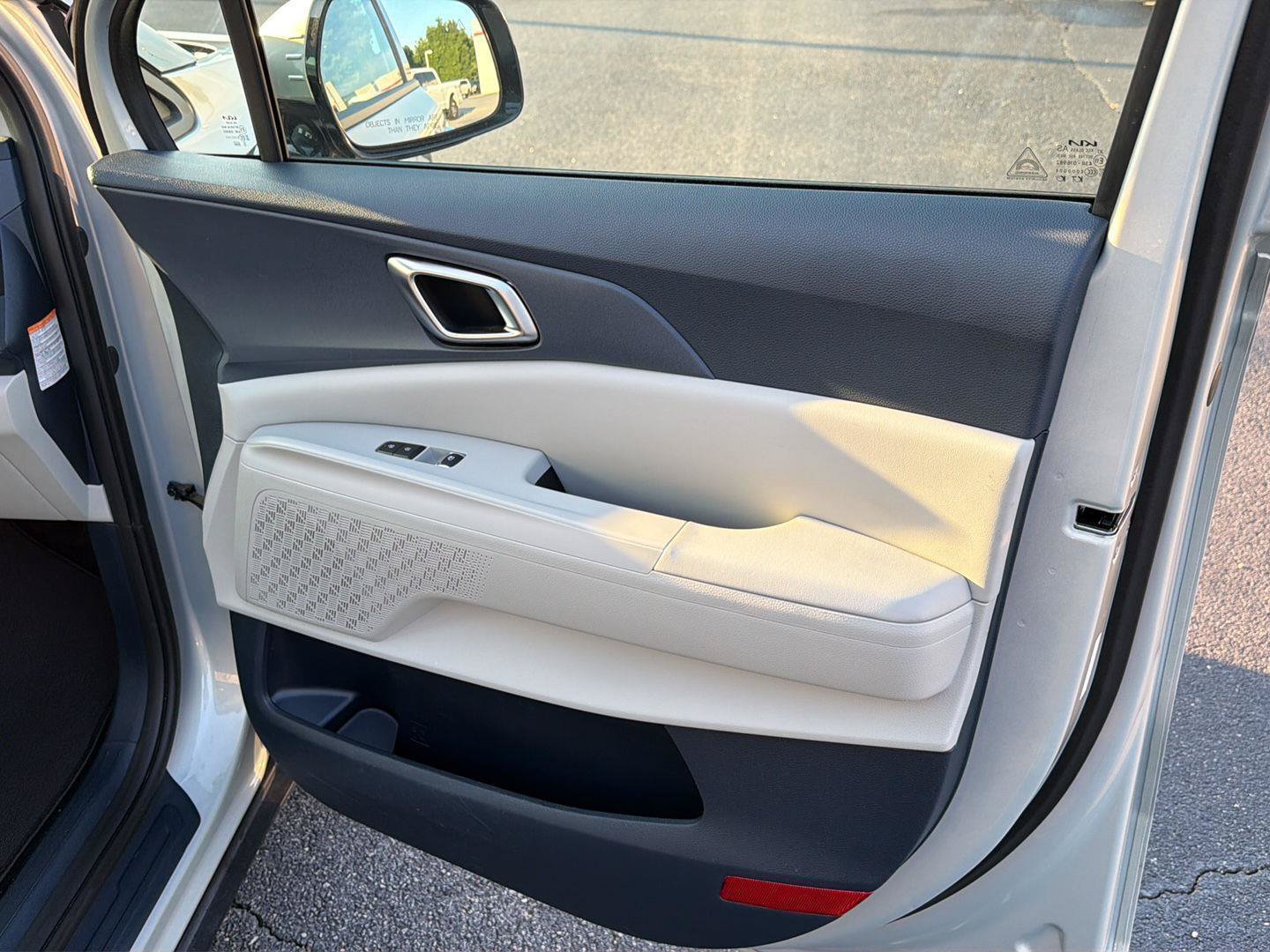 Used 2025 Kia Carnival SX FWD image 14