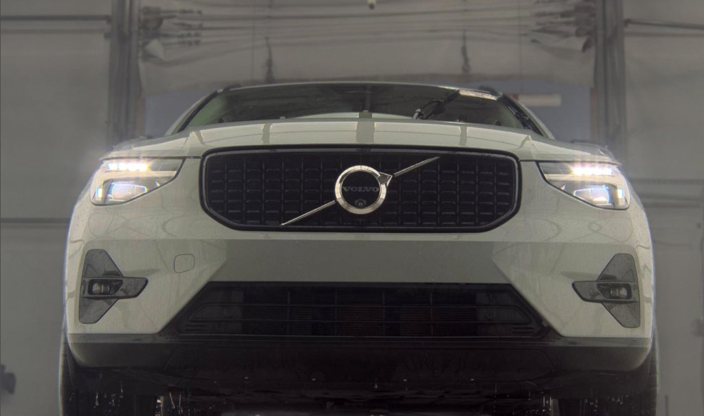 Used 2024 Volvo XC40 B5 Plus w/ Protection Package Premier AWD/4WD image 4