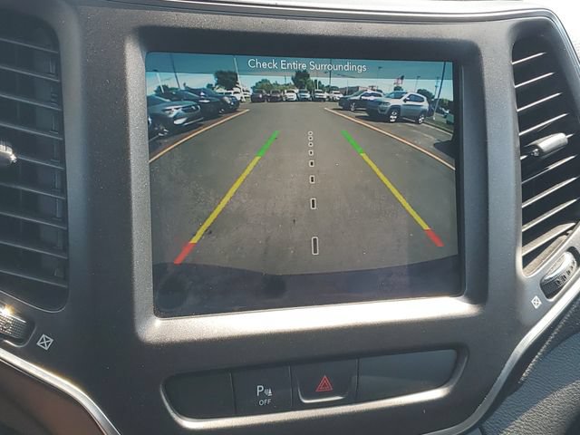 Used 2019 Jeep Cherokee Trailhawk w/ Comfort & Convenience Group AWD/4WD image 28