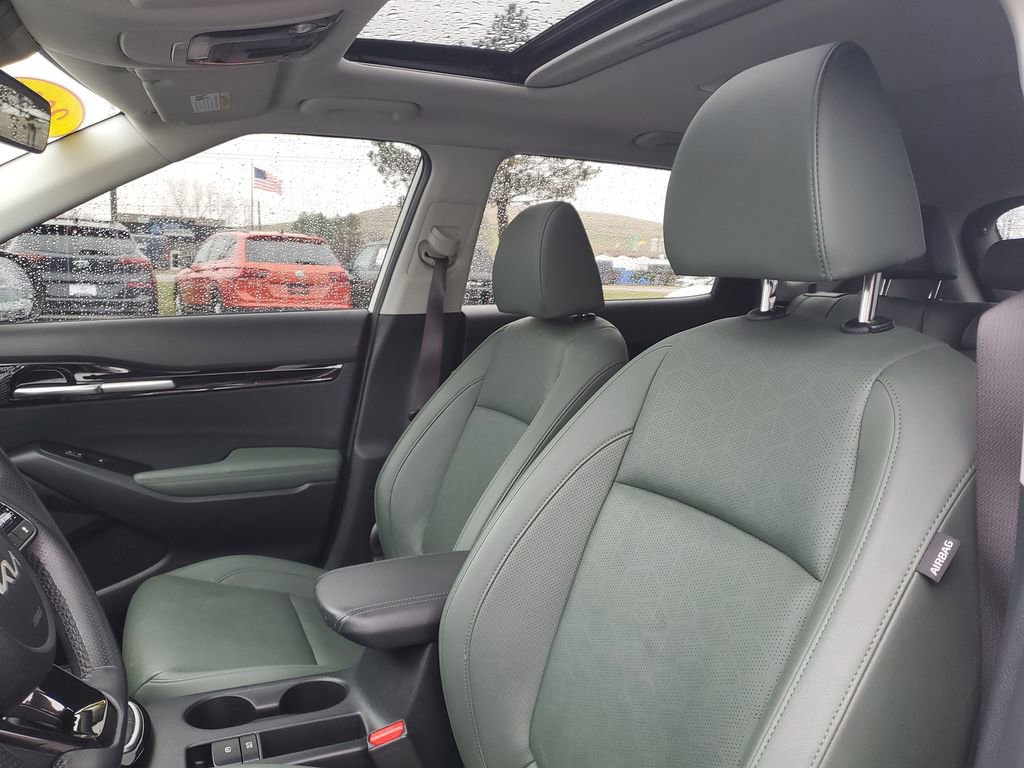 Used 2024 Kia Seltos SX w/ SX Sunroof Package image 11