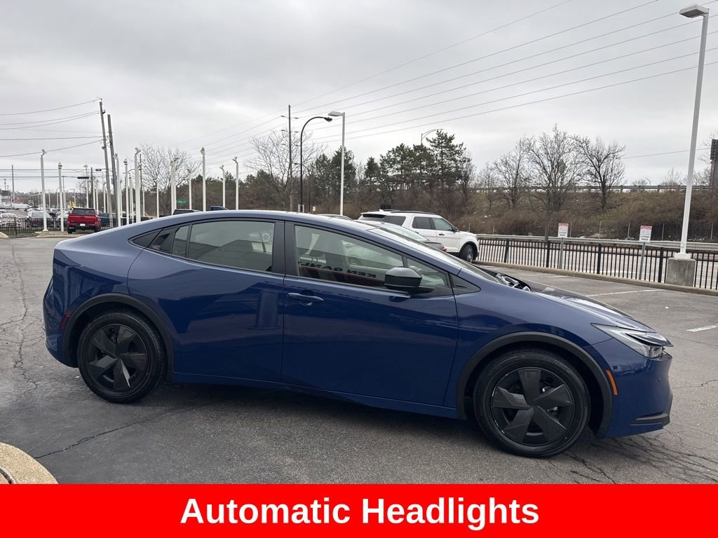 Used 2025 Toyota Prius LE image 8