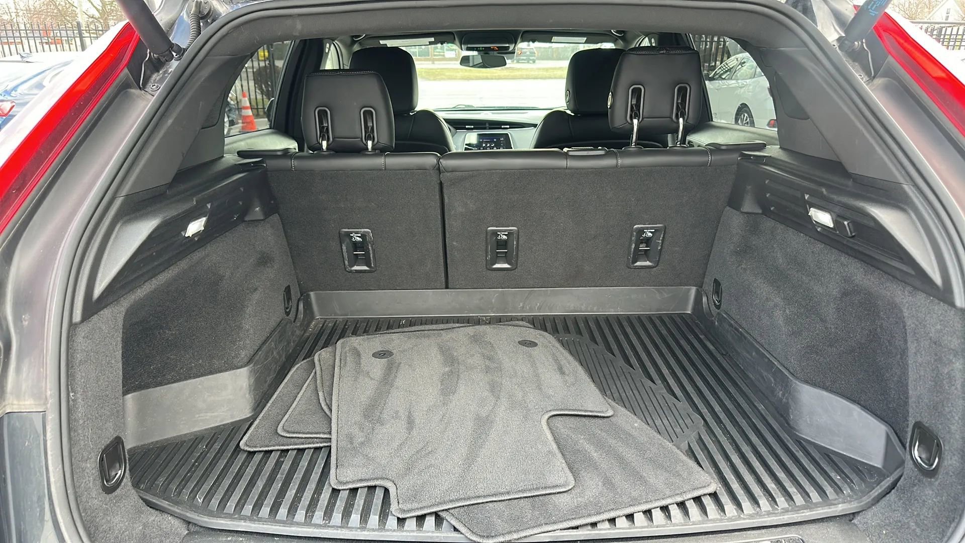 Used 2021 Cadillac XT4 Premium Luxury w/ Cold Weather Package image 16