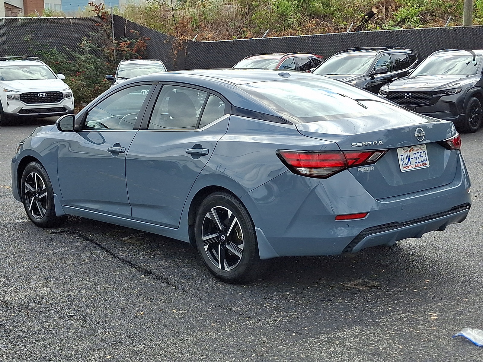 Used 2025 Nissan Sentra SV FWD image 4