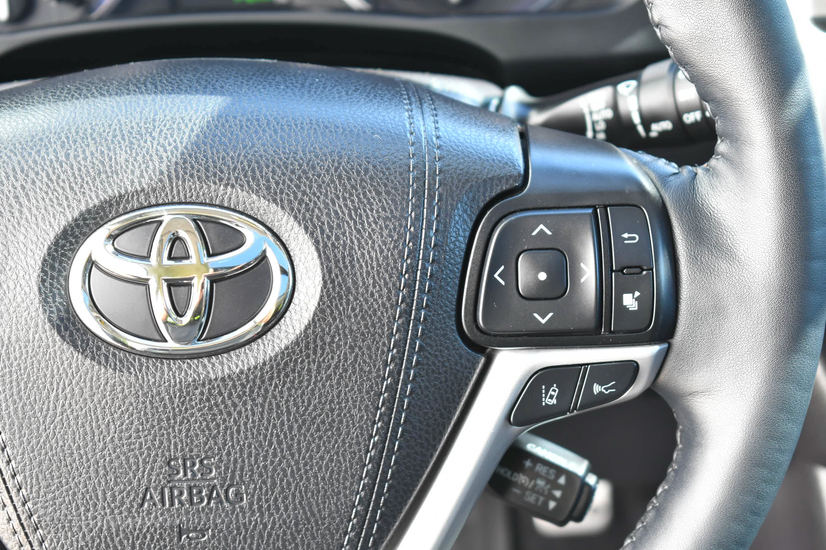 Used 2019 Toyota Highlander Limited Platinum AWD/4WD image 24
