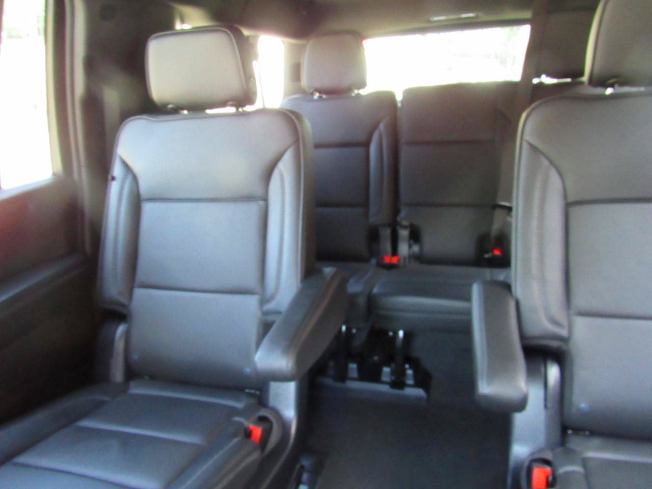 Used 2025 GMC Yukon XL Denali AWD/4WD image 8