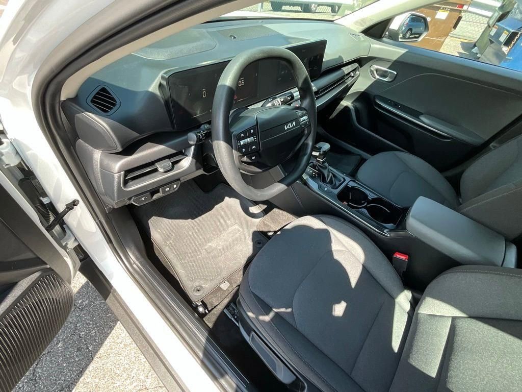 Used 2025 Kia K4 LXS image 9