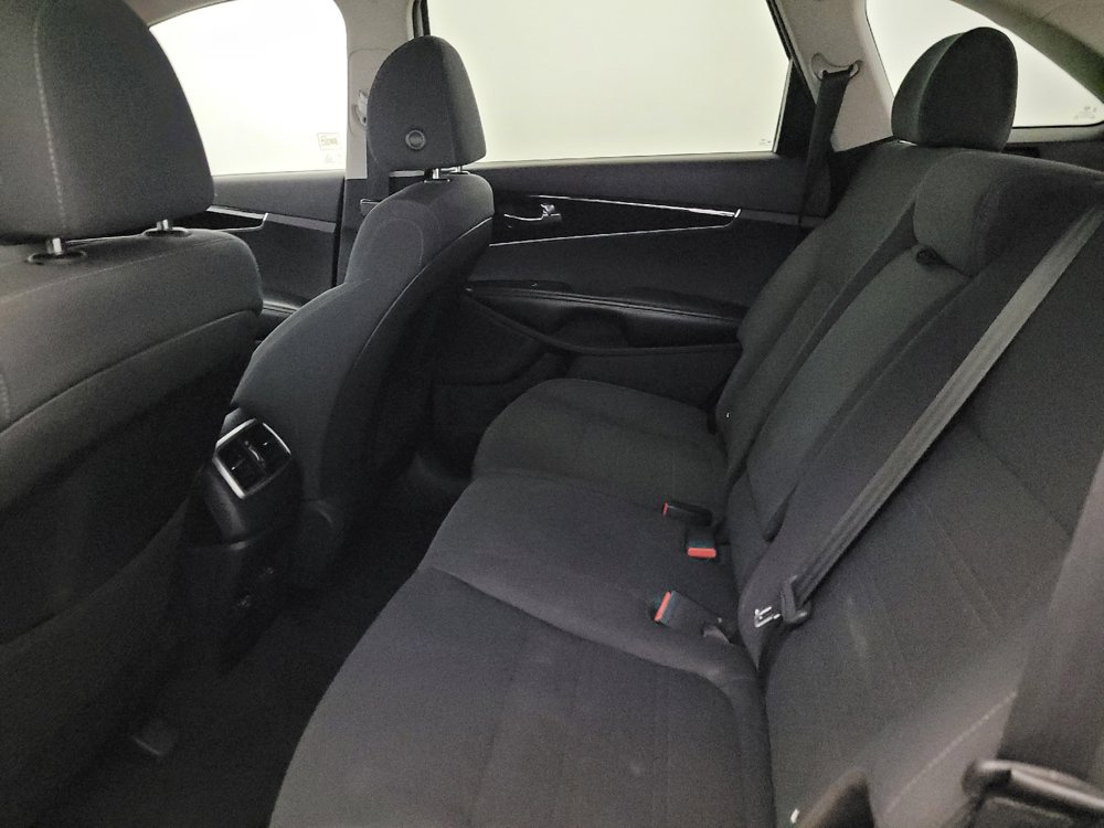 Used 2019 Kia Sorento AWD V6 image 18