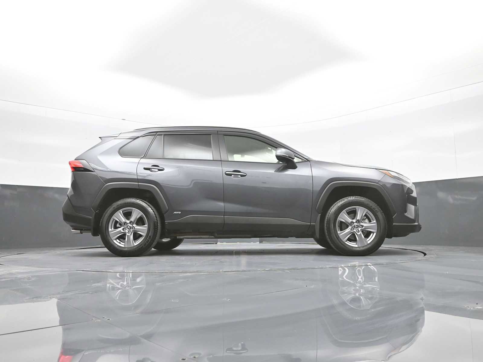 Used 2025 Toyota RAV4 XLE AWD/4WD image 41
