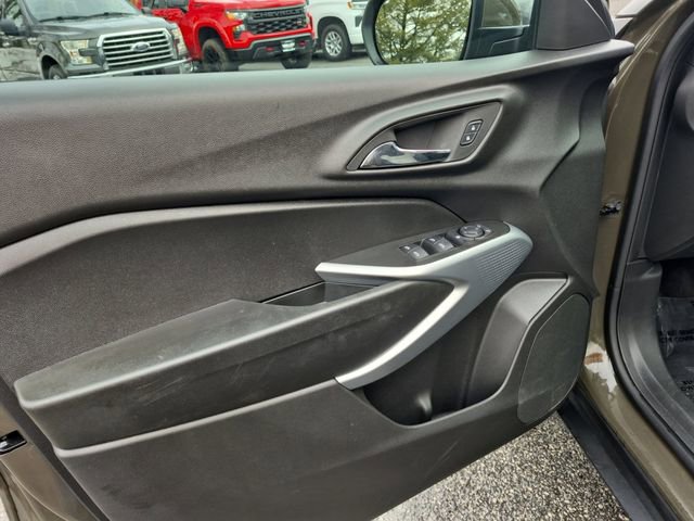 Used 2024 Chevrolet Trax LS w/ LS Convenience Package image 11