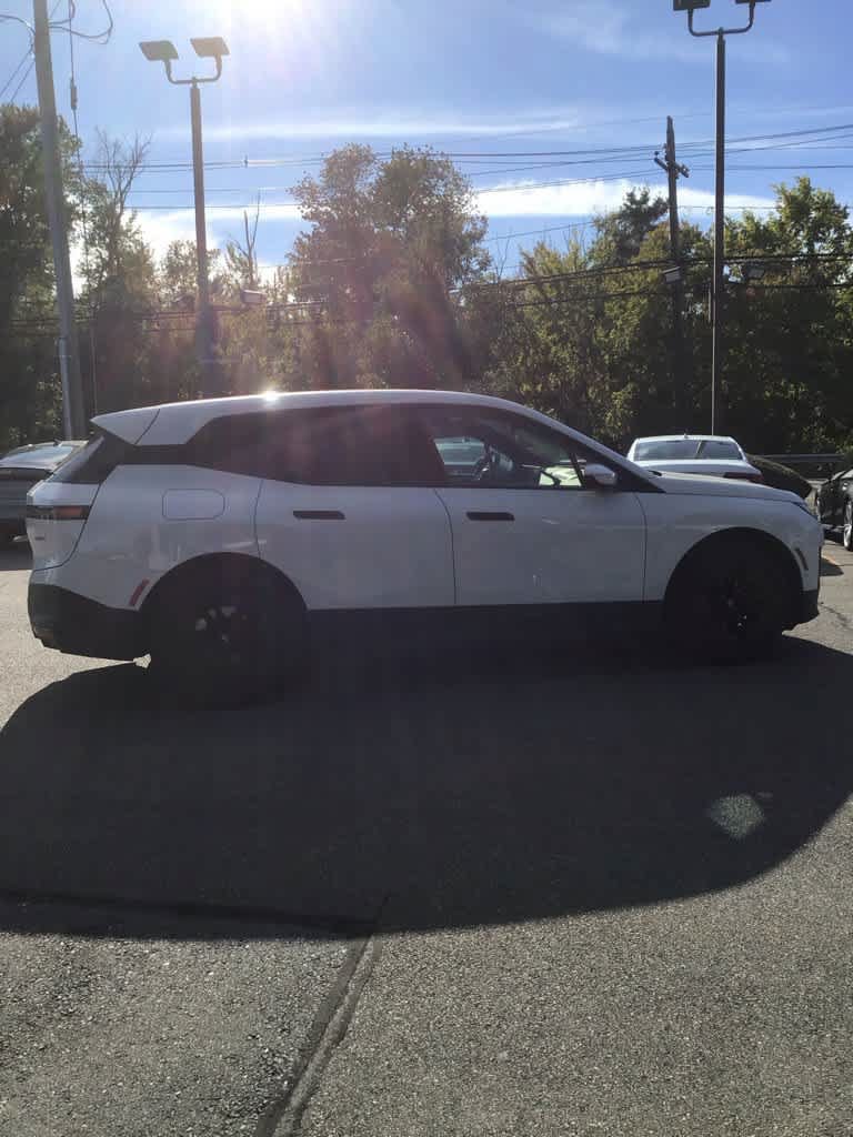 Used 2024 BMW iX xDrive50 w/ Convenience Package AWD/4WD image 7