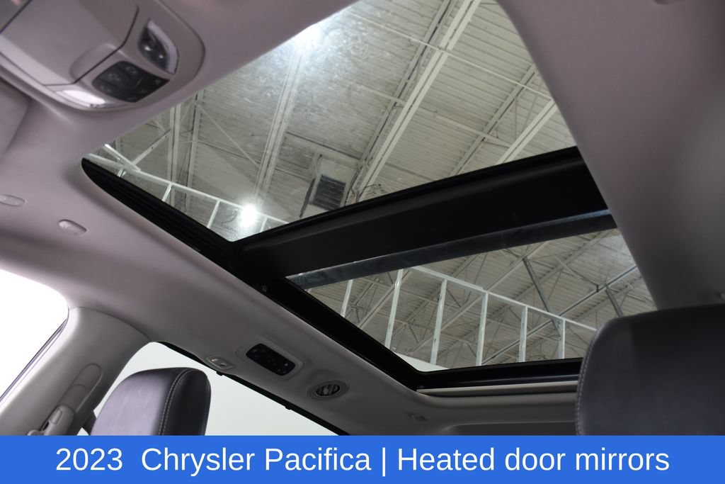 Used 2023 Chrysler Pacifica Limited FWD image 25