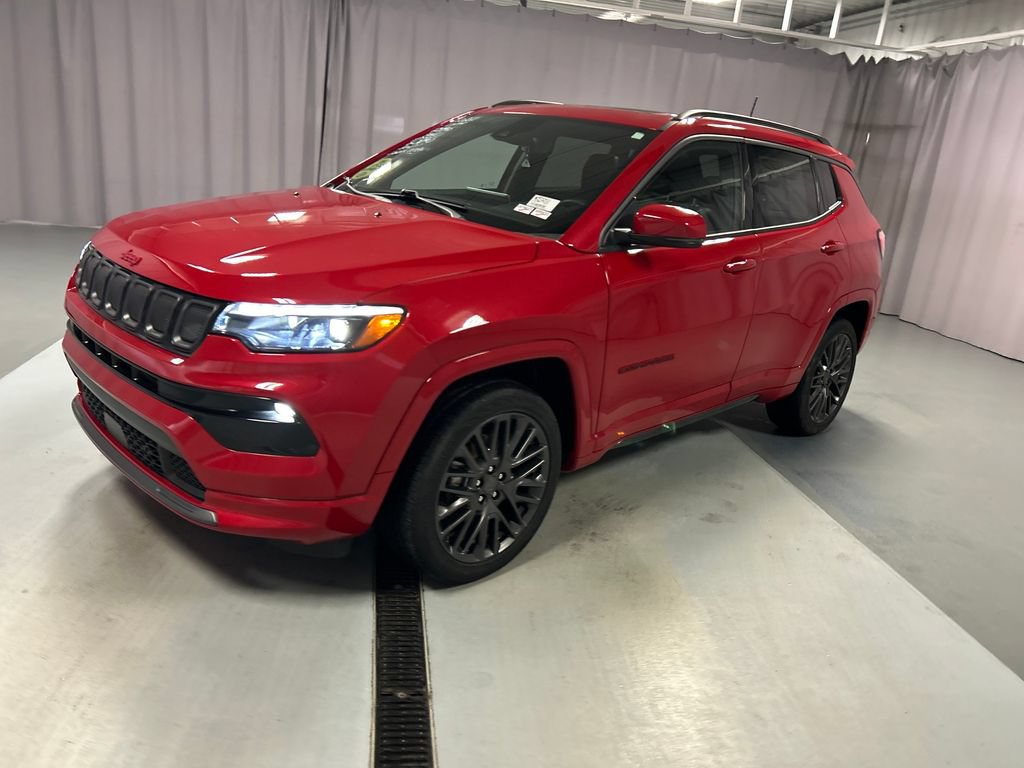 Used 2022 Jeep Compass Limited w/ (RED) Package AWD/4WD image 3