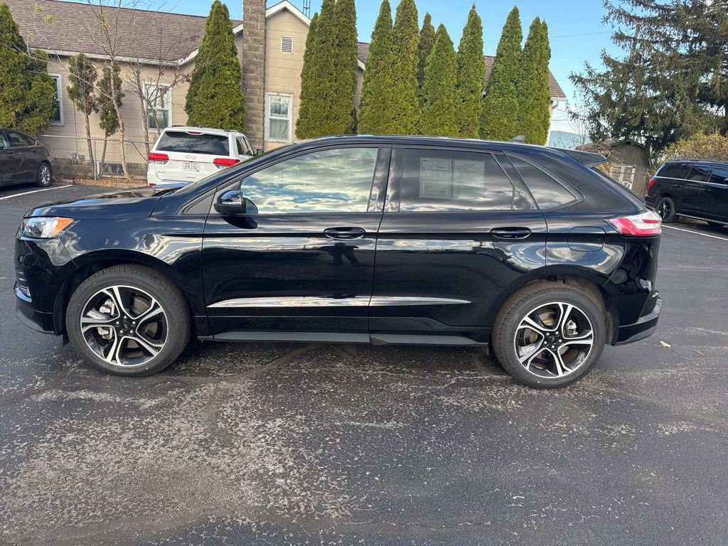 Used 2022 Ford Edge ST image 12