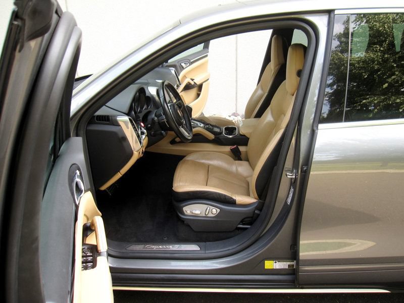 Used 2018 Porsche Cayenne S w/ Premium Package Plus AWD/4WD image 18