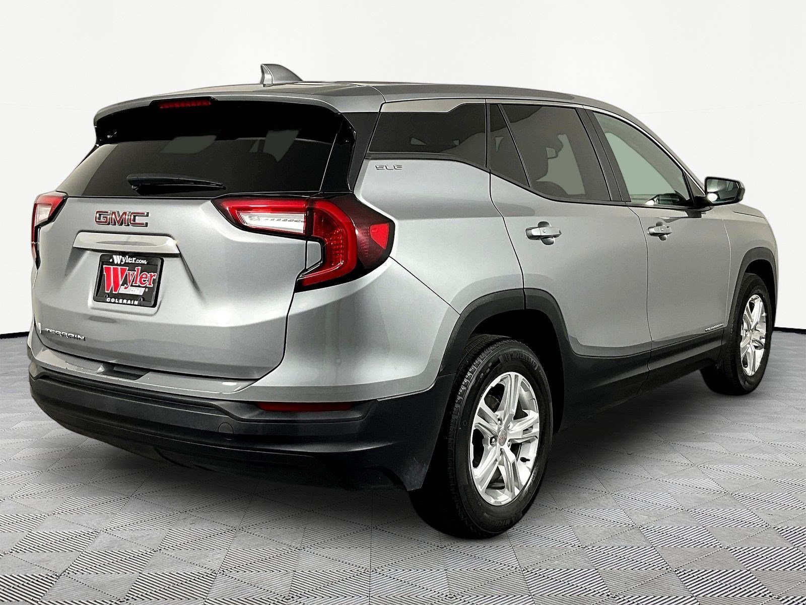 Used 2024 GMC Terrain SLE FWD image 6