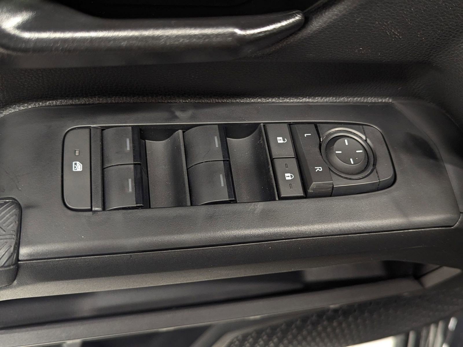 New 2025 Toyota Tacoma SR image 19