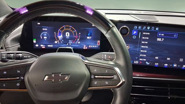 Used 2024 Chevrolet Traverse Z71 w/ Enhanced Driving Package AWD/4WD image 9