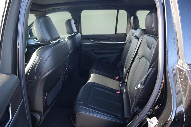 New 2025 Jeep Grand Cherokee Limited w/ Black Appearance Package image 25