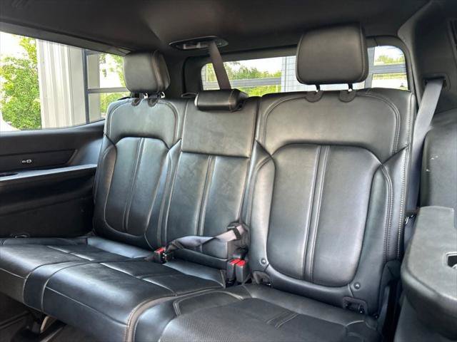 Certified 2024 Jeep Wagoneer Series II AWD/4WD image 31