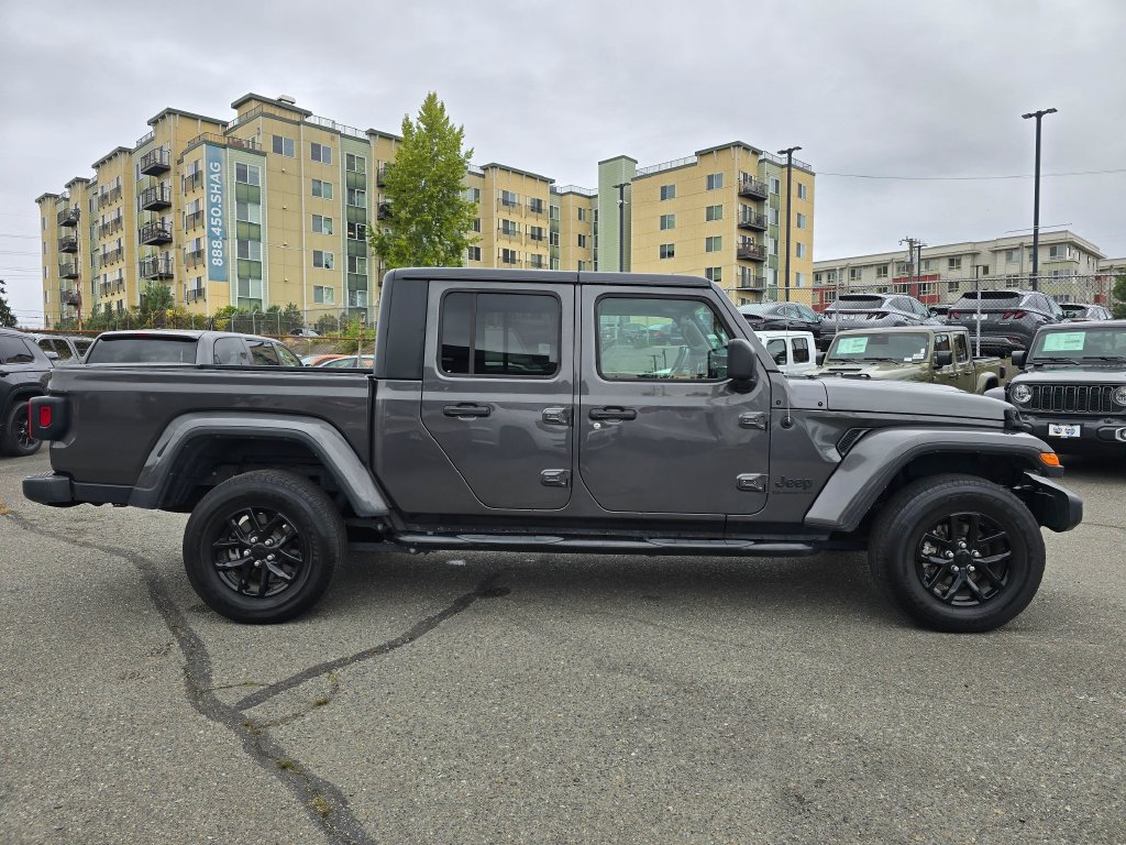 Used 2022 Jeep Gladiator Sport AWD/4WD image 9