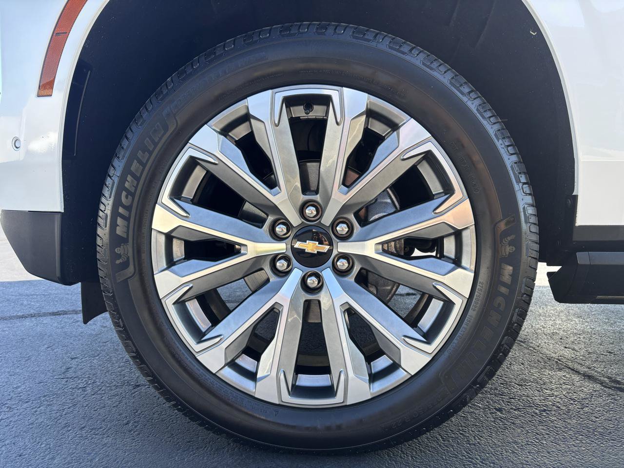 Used 2025 Chevrolet Suburban High Country AWD/4WD image 39