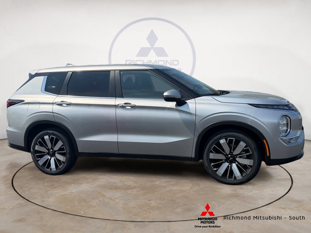 New 2026 Mitsubishi Outlander SE FWD image 2