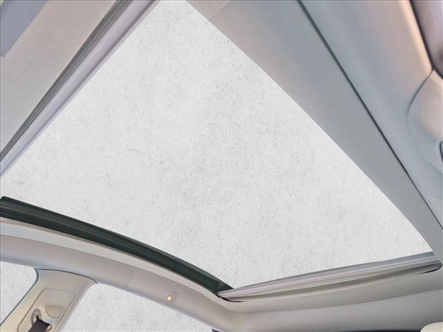 Used 2024 Tesla Model Y Long Range AWD/4WD image 18