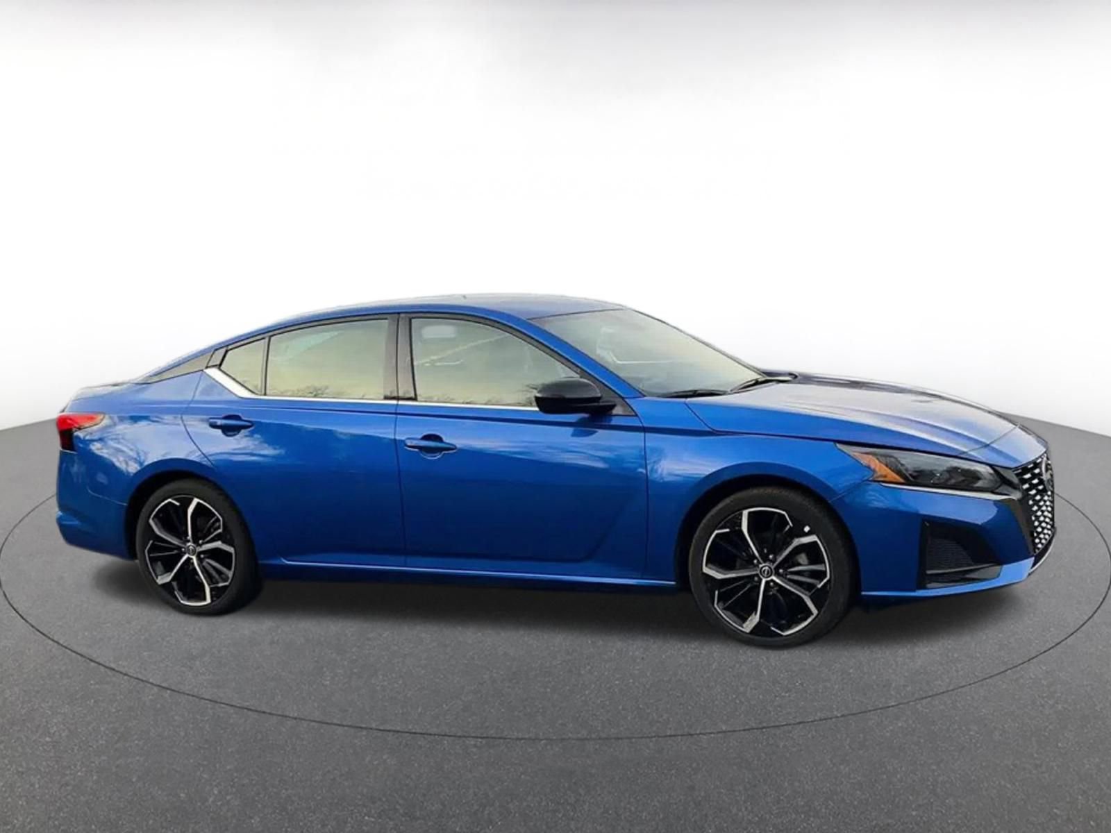 Used 2025 Nissan Altima 2.5 SR image 16