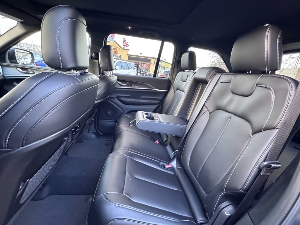New 2025 Jeep Grand Cherokee Limited image 15