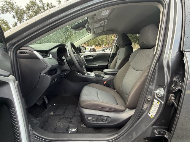 Used 2025 Toyota RAV4 XLE AWD/4WD image 9
