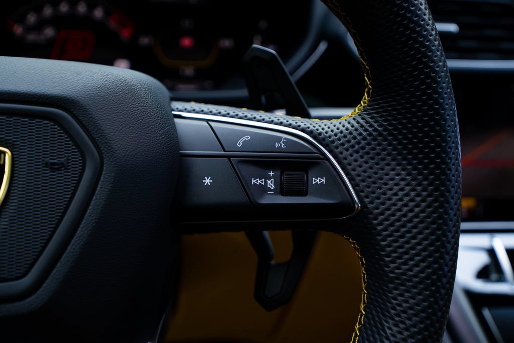 Used 2022 Lamborghini Urus AWD/4WD image 45