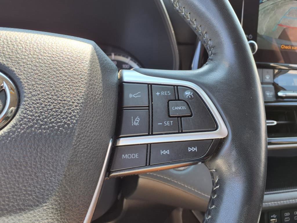 Used 2023 Toyota Highlander LE image 18