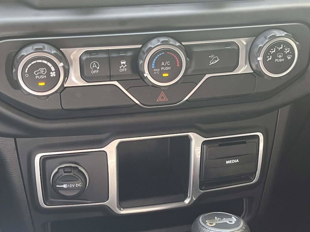 Used 2018 Jeep Wrangler Unlimited Sport AWD/4WD image 23