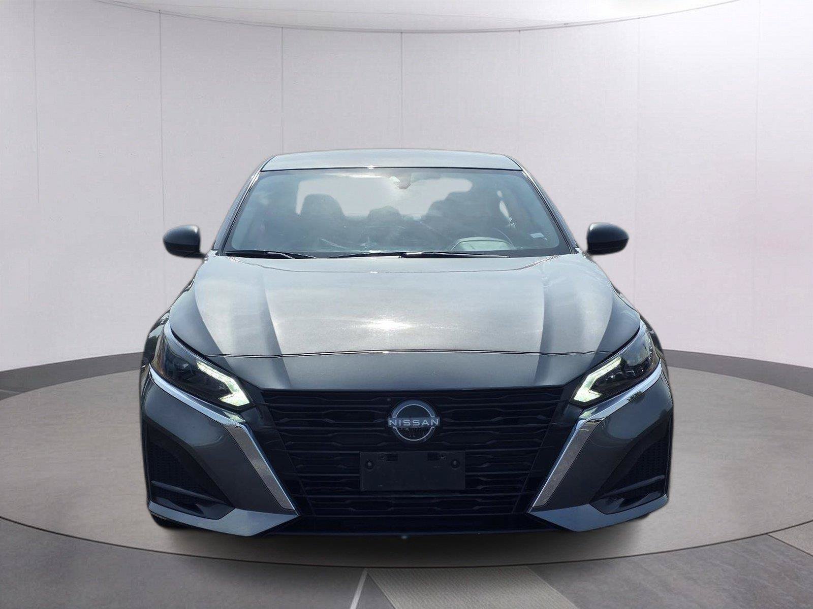 Used 2025 Nissan Altima 2.5 SV AWD/4WD image 2