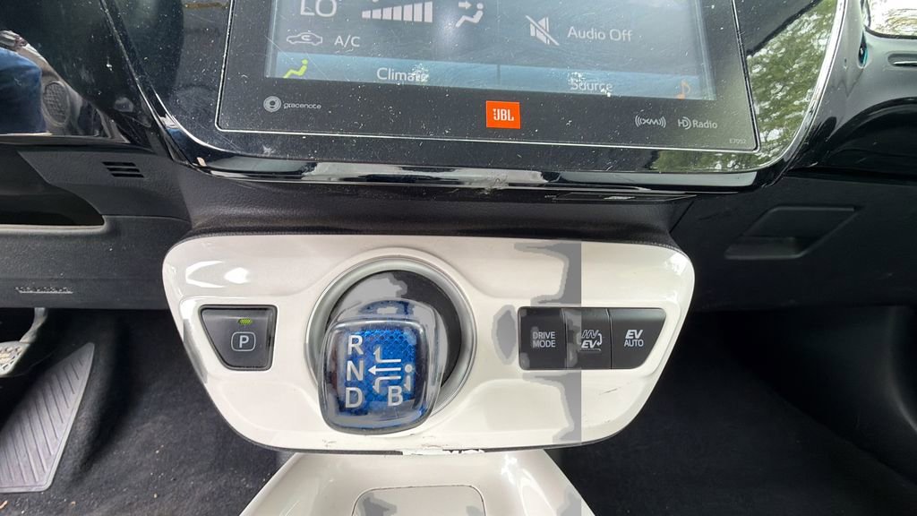 Used 2018 Toyota Prius Prime Advanced FWD image 16