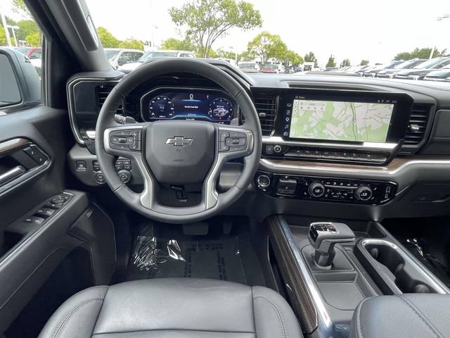 Used 2025 Chevrolet Silverado 1500 LT Trail Boss w/ Convenience Package II AWD/4WD image 9