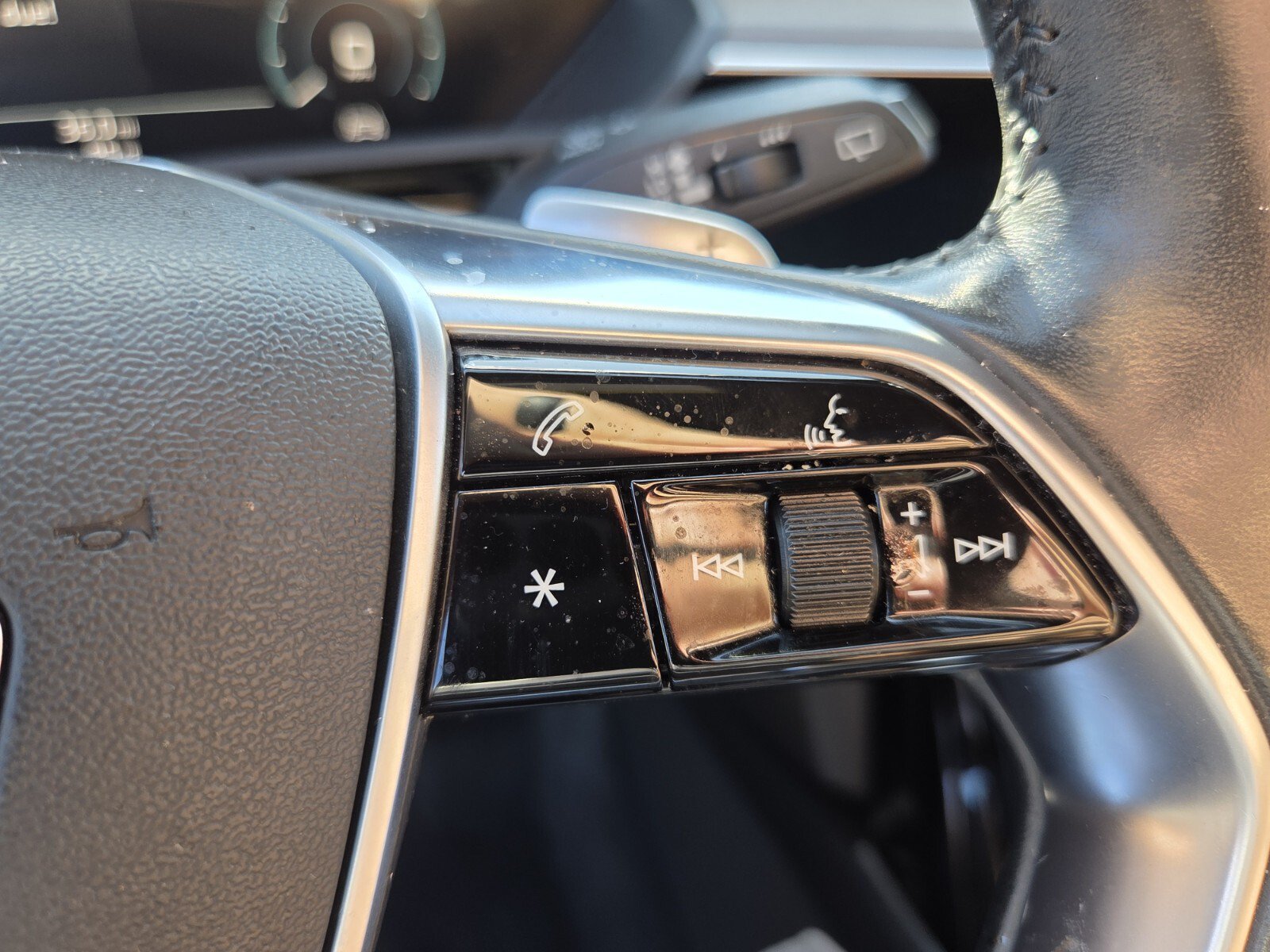 Used 2019 Audi e-tron Premium Plus AWD/4WD image 22