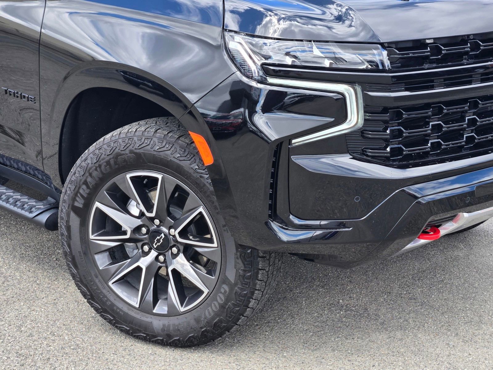 Used 2023 Chevrolet Tahoe Z71 w/ Z71 Off-Road Package image 9