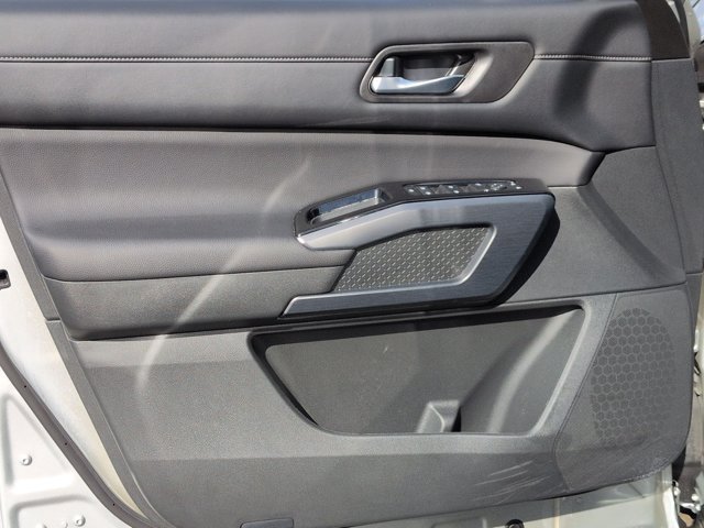 Certified 2025 Nissan Pathfinder SL AWD/4WD image 12